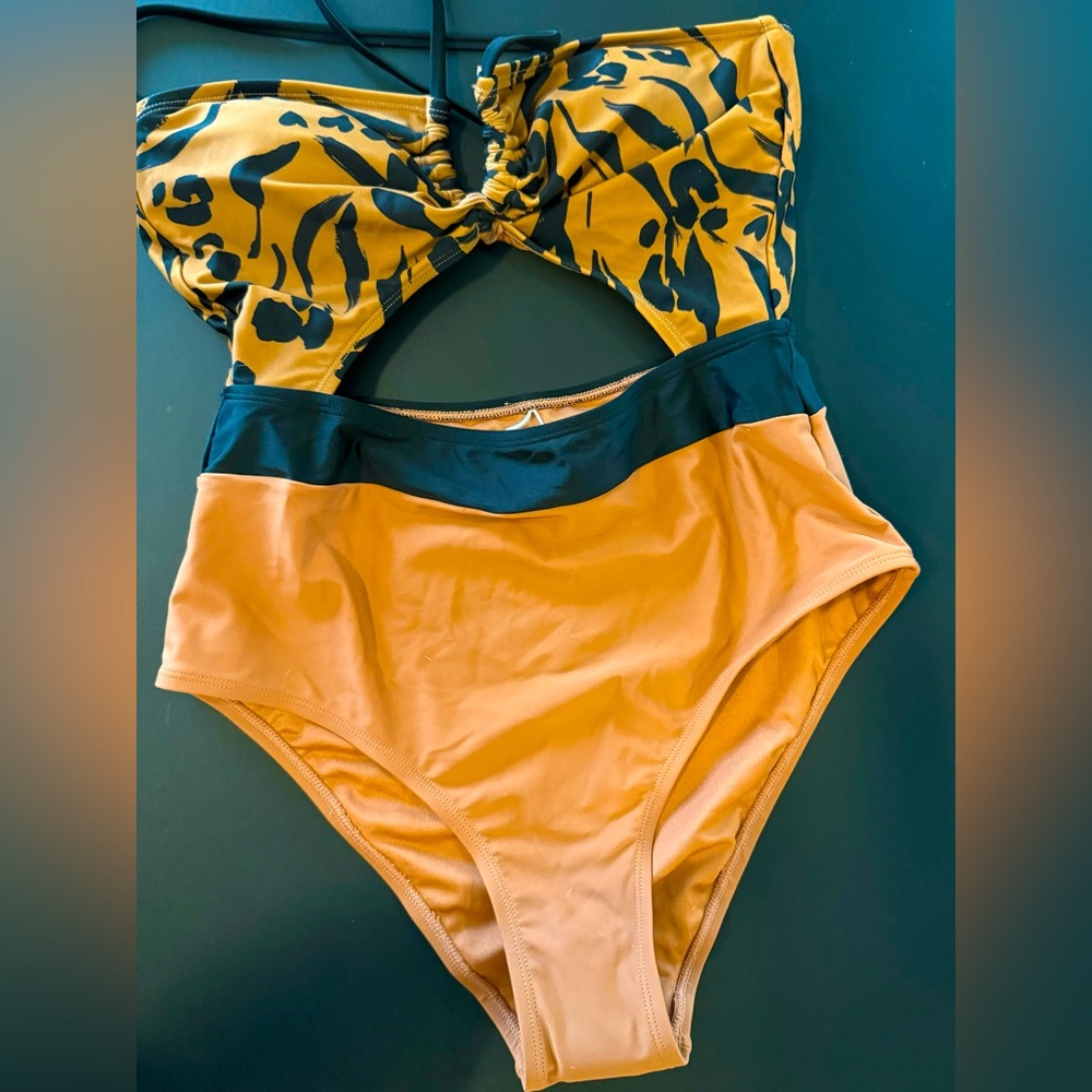 NWT CUPSHE animal print bathing suit. Size M